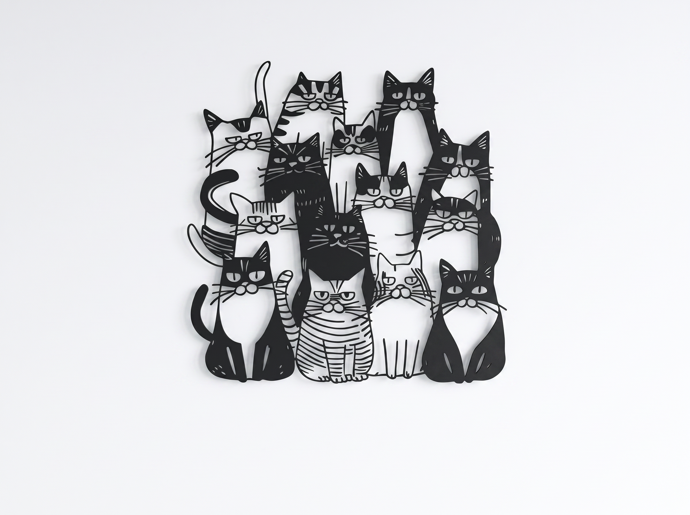 Arte de parede com 11 gatos em filamento preto, estilo ilustração, sobre parede branca